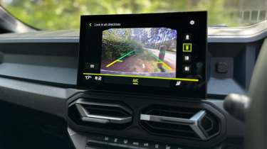 Dacia Duster Journey Hybrid long-term - infotainment